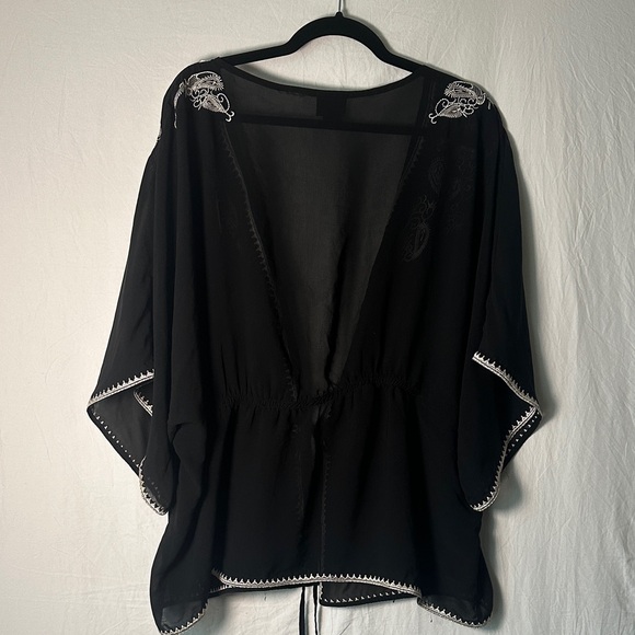 Torrid Black Sheer Kimono with White Detailing - Picture 4 of 6